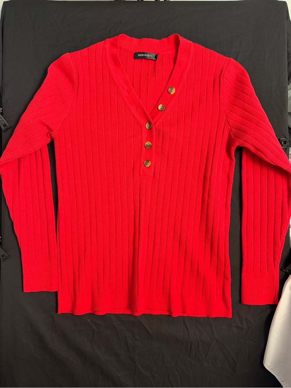 Merokeety Red Ribbed Button-Accent V-Neck Sweater